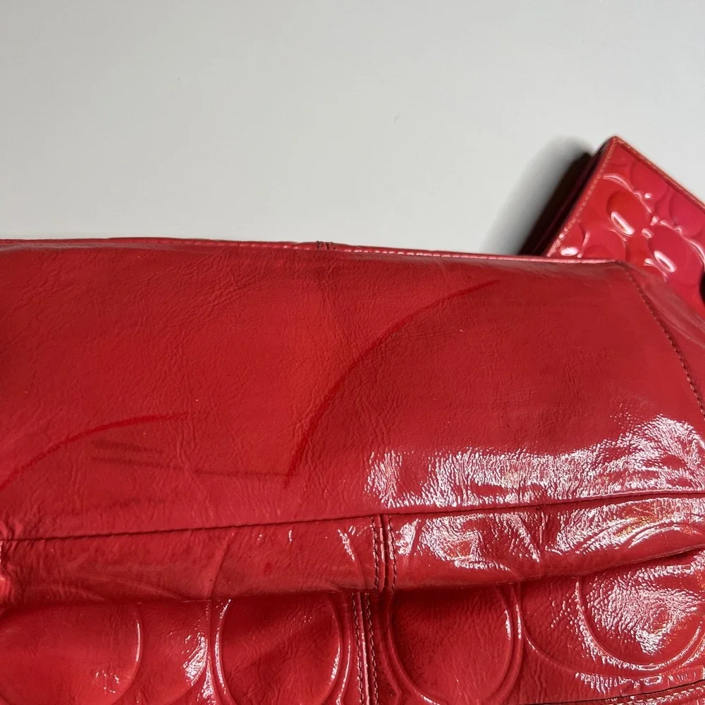 Coach Gallery Tote & Wallet Set – Red Patent Leather Embossed Signature, Style